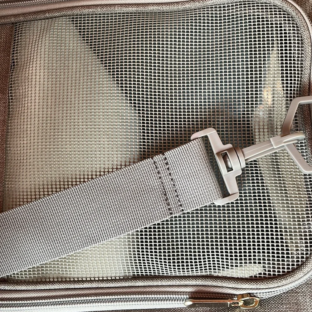 N/A pet travel